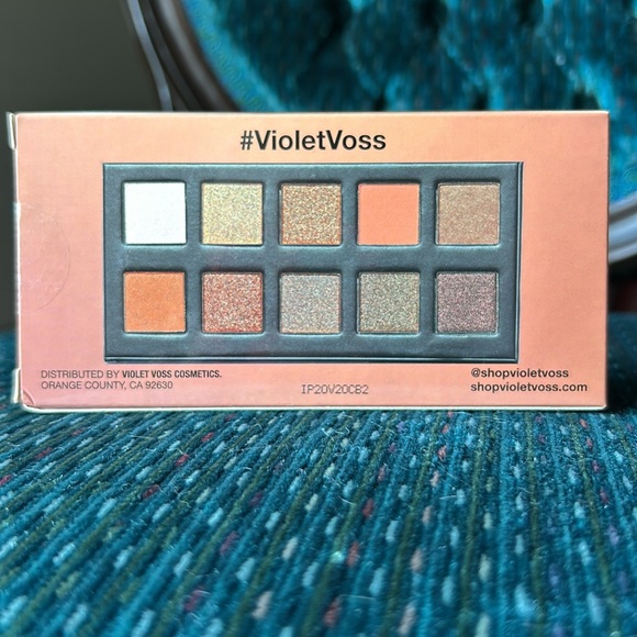 Violet Voss Eye Shadow Pallete - Picture 2 of 2